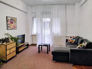 The flat of sillence Piata Romana