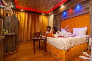 Hill Rver Resort Central heated and air cooled - Near Mall Road