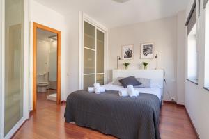 Cheerful Olympic Village Beach Apartment