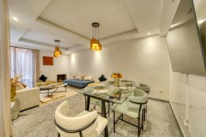 Maison Zen 4 Suites, Private Indoor Pool, Jacuzzi & Gym, Central Marrakech
