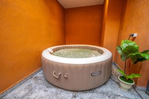 Maison Zen 4 Suites, Private Indoor Pool, Jacuzzi & Gym, Central Marrakech