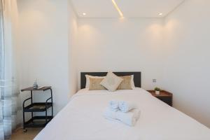 Modern Luxury Sea View, Balcony & Pool