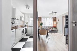 Riverside Retreat by Vistula 2BR & separate living room & balcony in the Center