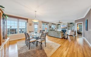 Lake Lookout - Private Home with lake views & Game room