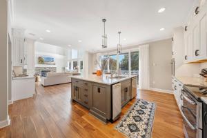 Lake Paradiso - Lakefront Home with Private Dock