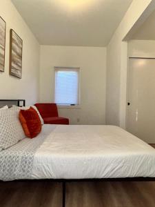 2 Bedroom Apartments Near Downtown LA and Dodger Stadium Sleeps 4 to 8