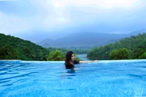 Serene Aqua Hills
