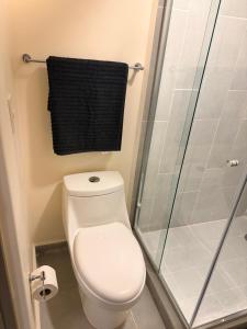 Habitación privada con baño privado se comparten áreas comunes