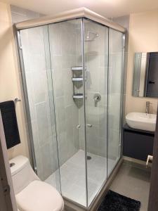 Habitación privada con baño privado se comparten áreas comunes