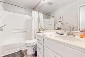 Inviting Condo w a Shared Heated Pool Hot Tub Fitness Room & Sauna