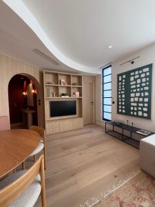 Terrasse Champs Elysees - Panoramic views minutes from Champs Elysees