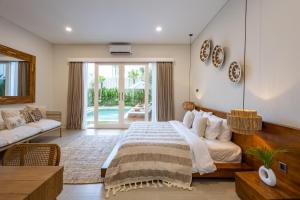4BR Villa, Private Pool, Walk to Beach