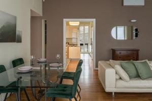 Elegant Luxury Apartment in Historic Center - M2