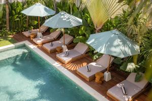 4BR Villa, Private Pool, Walk to Beach