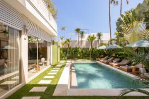 4BR Villa, Private Pool, Walk to Beach