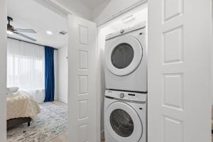 Chic 3BR Townhome w Rooftop Patio Near Dallas