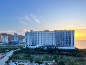 Loft de lujo con jacuzzi vista al mar y la sierra
