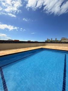 Apartamento novo em localização privilegiada na Praia Grande com ar condicionado e piscina