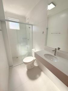 Apartamento novo em localização privilegiada na Praia Grande com ar condicionado e piscina