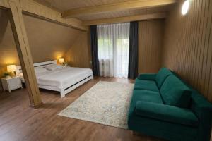 Everwood Lodge, Transylvania