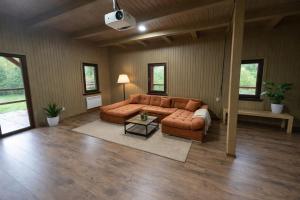 Everwood Lodge, Transylvania