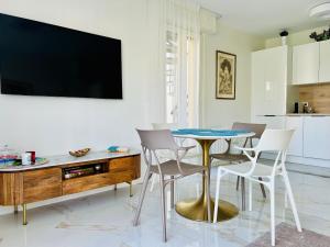 Sunny Riviera Apartment - Walk to Beach - Terrace - Antibes