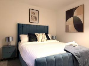 Cheltenham Town Centre 2Bed 2Bath Flat, Parking