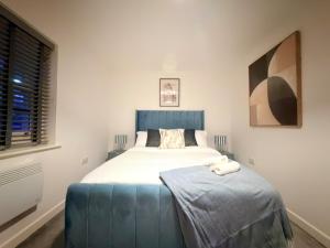 Cheltenham Town Centre 2Bed 2Bath Flat, Parking