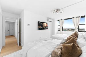 Stylish 3BR Retreat EWR MetLife NYC Access