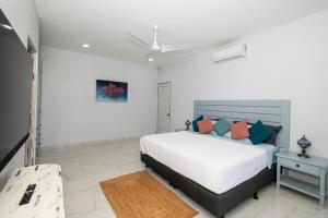 Villa Buenos Tiempos 5-Bedrooms, Large pool and spectacular ocean view