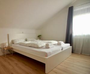 Helle Ferienwohnung im Schwarzwald - 2 Schlafzimmer - WLAN - Holzapfel Apartments