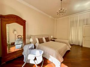 Antica Dimora Ferrari 270sqm Noble Estate by Duomo