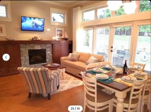 Qualicum Landing Coastal Cottage