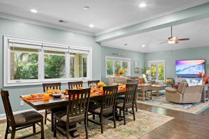 5BR Family Steps to Beach w Private Pool Spa & Game Room