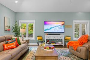 5BR Family Steps to Beach w Private Pool Spa & Game Room