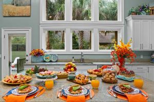 5BR Family Steps to Beach w Private Pool Spa & Game Room