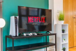 Modern Central Birmingham 2BR Near Bullring with Superfast Wi-Fi, Netflix & PS5