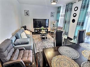 Full Modern House - Beautiful Garden - Private Parking Space - Paris & Disneyland MontFermeil