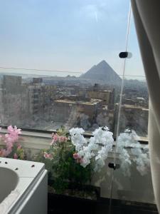 Summit pyramids view inn