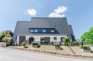 Luxury villa with pool, spa & garden paradise