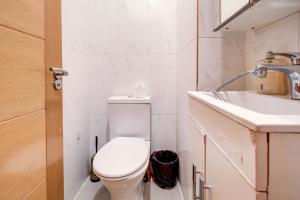 Marble Arch, Collection Residence