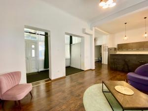 Ultra-central Spacious Home