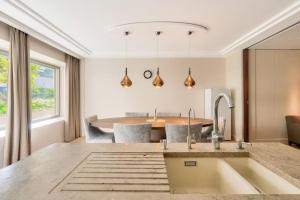 Prestigious 5BR Avenue Foch Home Arc Triomphe