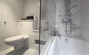 Central 2-Bedroom Apt Luxury Stay