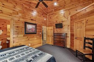 Heavenly Summit by Venture Smoky Mountains