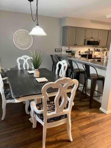 Beechside Breeze Luxury Condo with Pool Hot tub