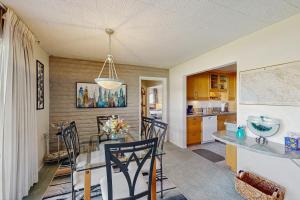 Sunny Palm Springs Retreat with Shared Pool, Hot Tub & Prime Location!