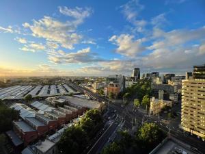 2BedApt near Market College MelCentral