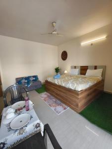 Studio Apartment - Near Prem & Banke Bihari Mandir