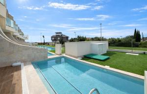 Beautiful Apartment In Pilar De La Horadada